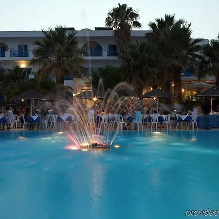Kamari Beach Hotel 