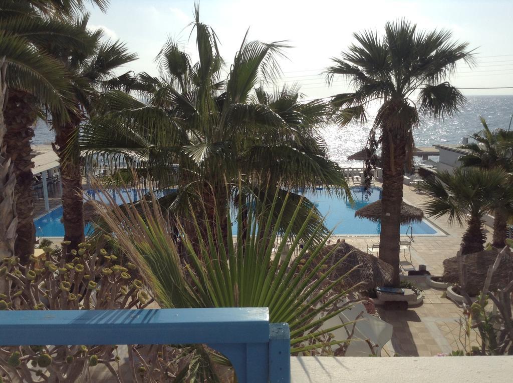Kamari Beach Hotel 3*