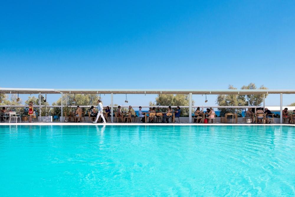 Kamari Beach Hotel 3*