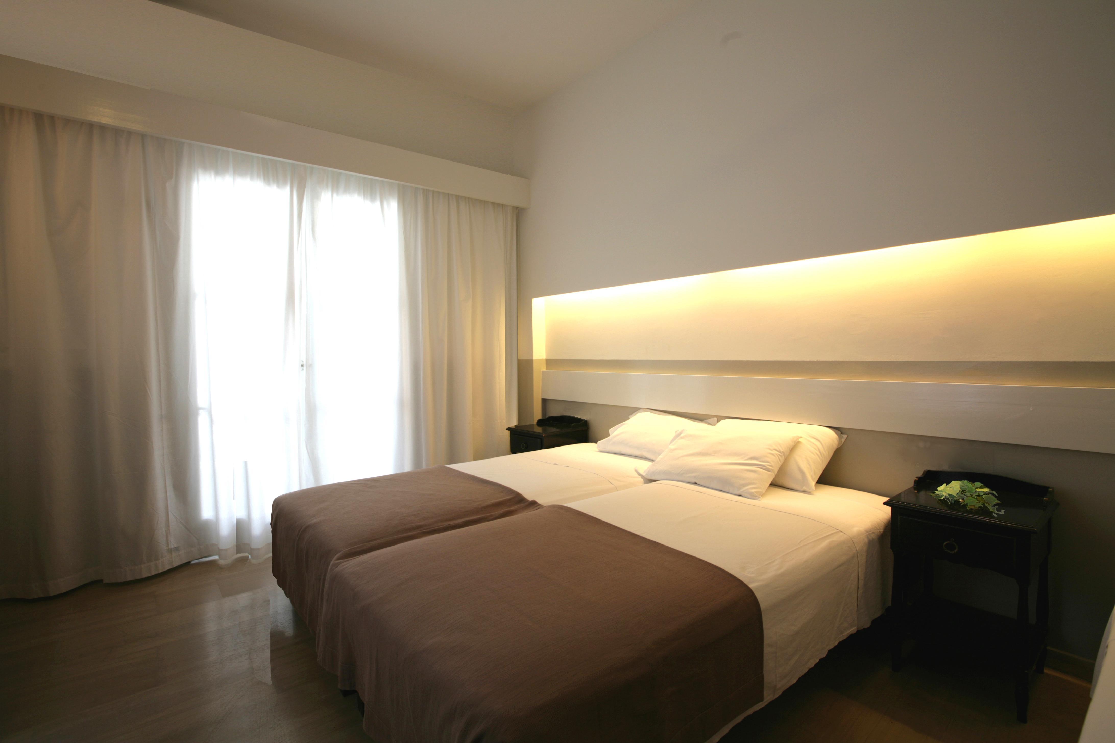 Kamari Beach Hotel 3*