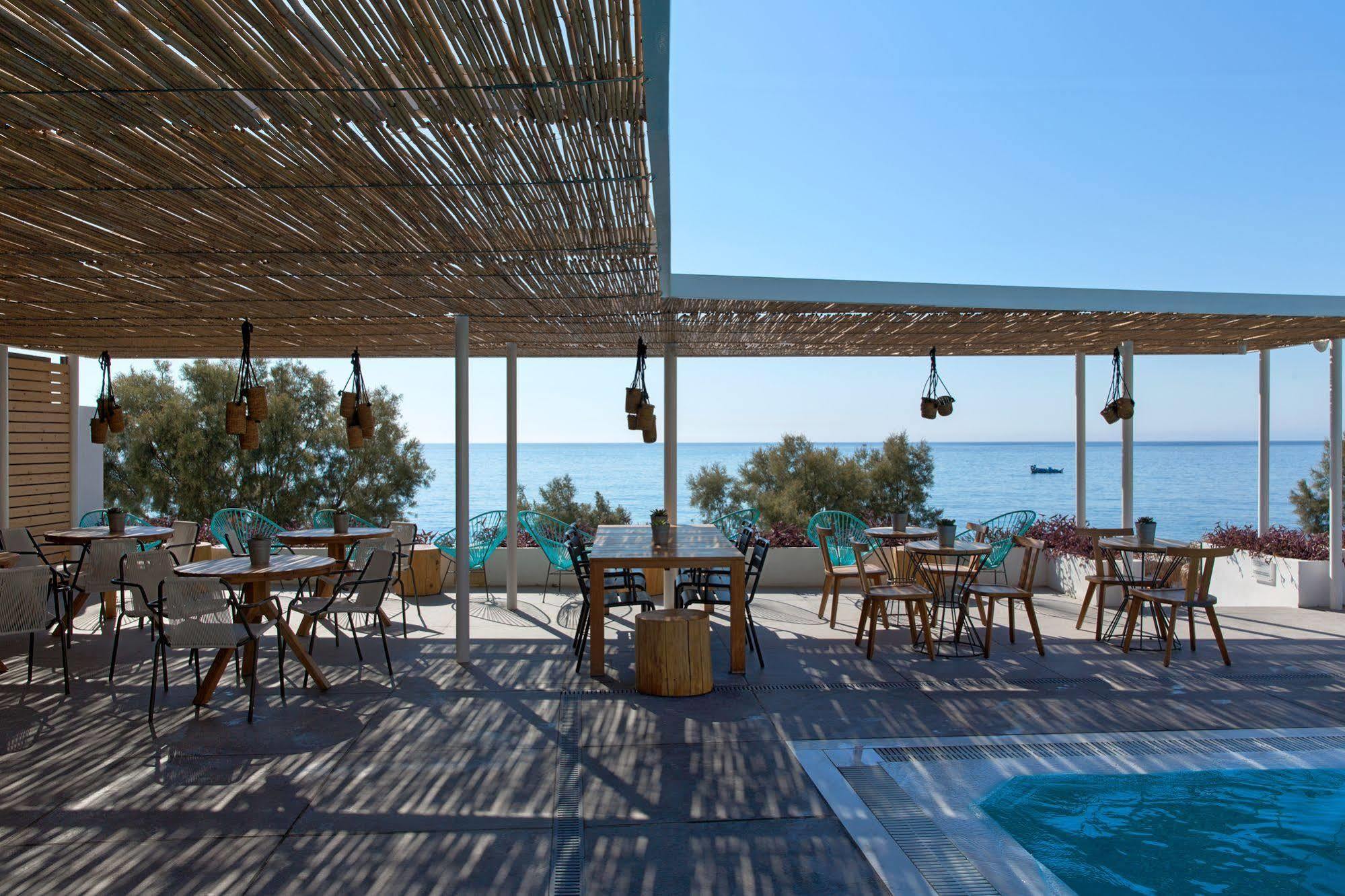 Kamari Beach Hotel Hotel 3*